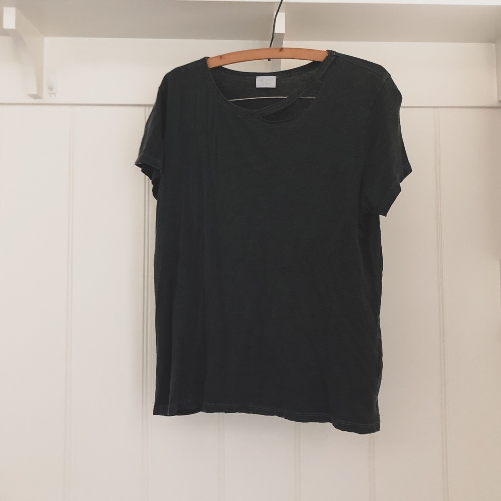 Dark gray tee